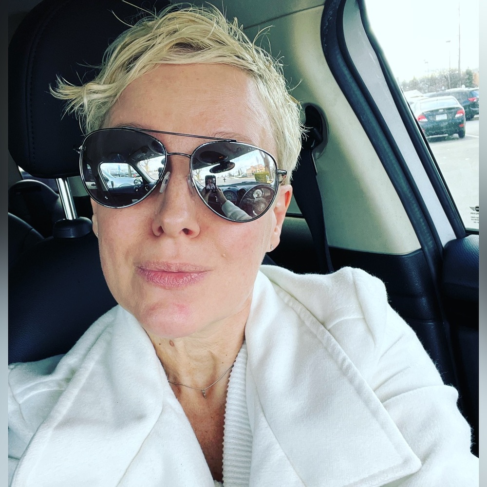 Meet your 🪶 Posher, Su blue